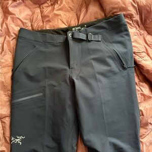 Arc'teryx Sigma AR Men’s. 36 Regular.
